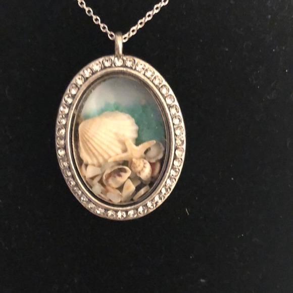 Sea Schell Necklace. - Picture 2 of 6